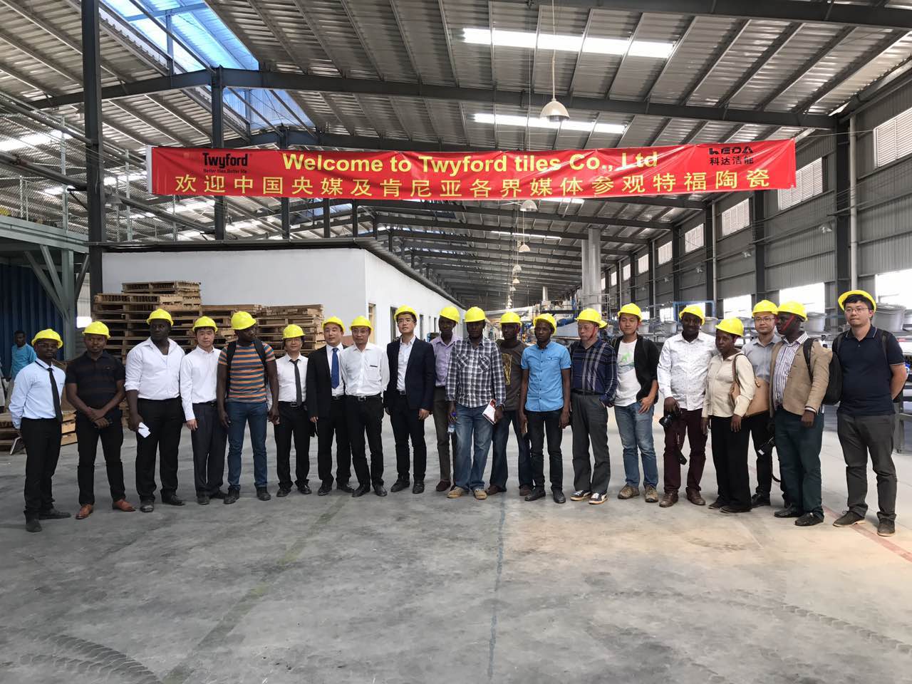 新華社央視主流媒體齊聚焦科達“一帶一路”—— 中國駐肯尼亞大使館領導及各界媒體視察肯尼亞特福陶瓷廠