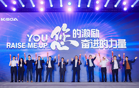 鹽湖股份贠紅衛(wèi)董事長(zhǎng)、公司邊程董事長(zhǎng)與科達(dá)驕傲獲獎(jiǎng)?wù)吖餐c(diǎn)亮傳承火炬
