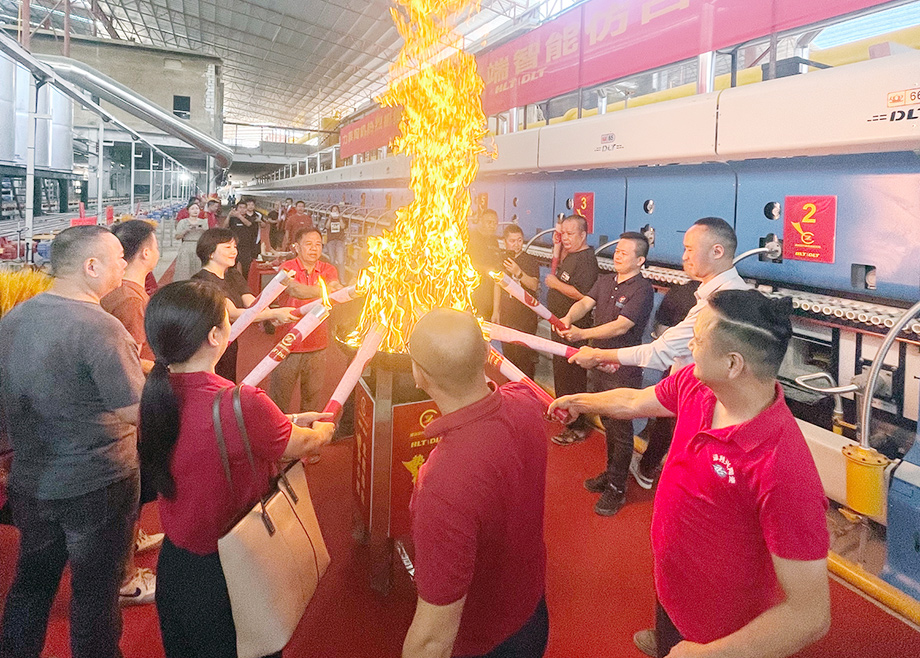 追“智”逐“綠”！力泰陶機(jī)又一高效智能仿古磚整線點(diǎn)火